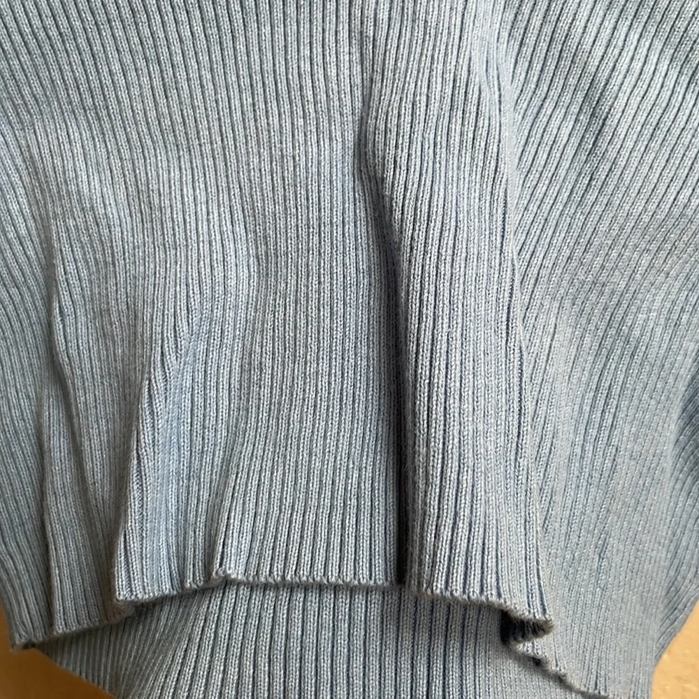 Brandy Melville Cropped Sweater - Picture 3 of 7